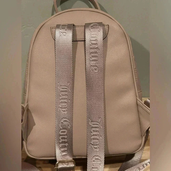 JUICY COUTURE Upgrade U Logo Tan BackPack With Bag Charm. - Picture 7 of 8